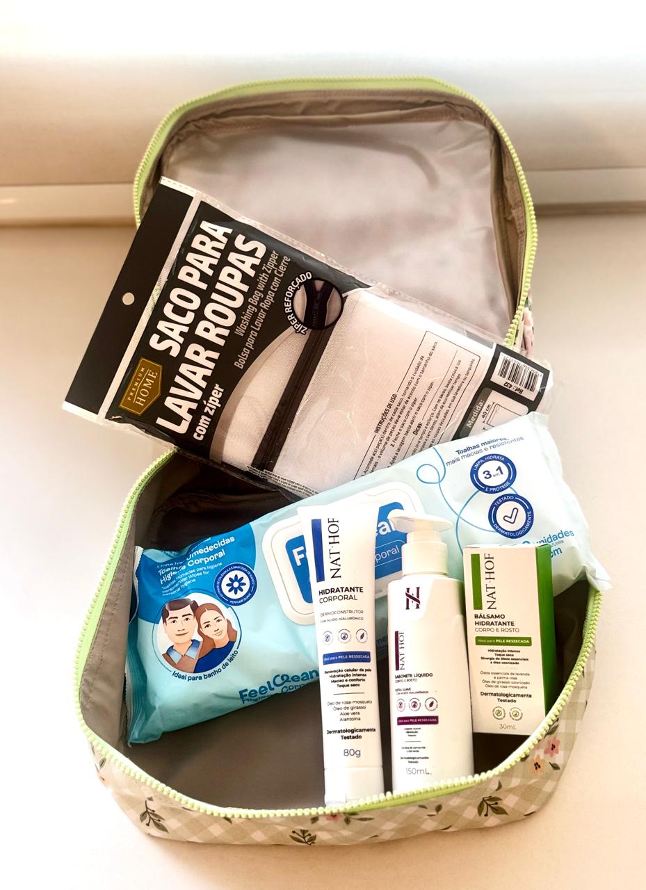 Nécessaire aberta com outra composição dos produtos do kit Poupée